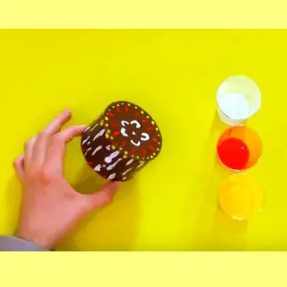 Bastelnde Hand