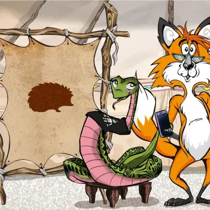 Man sieht einen Fuchs und eine Schlange neben einer Lederleinwand mit einem Igel.