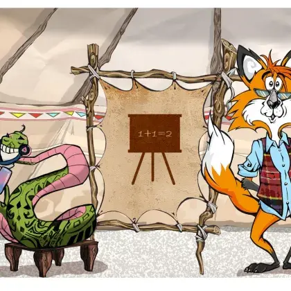Man sieht einen Fuchs und eine Schlange neben einer Lederleinwand mit einer Tafel.